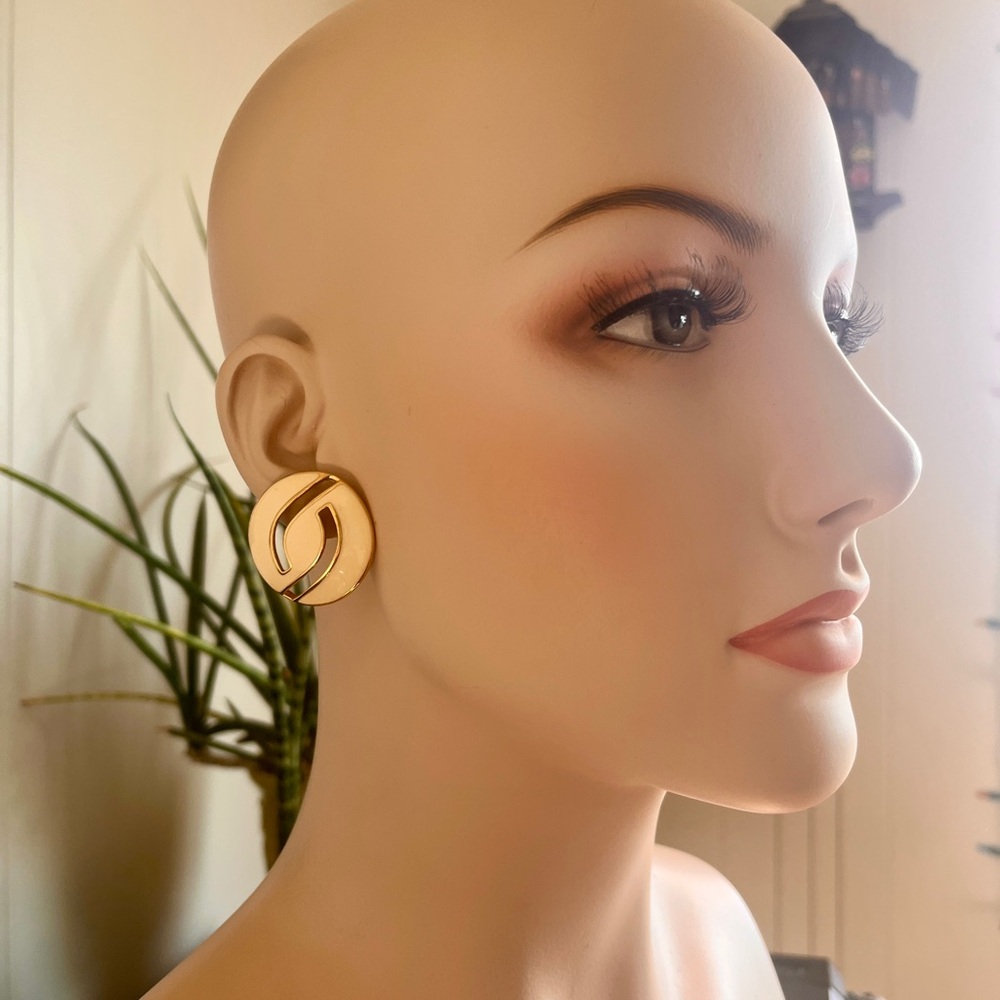 Vintage TRIFARI Cream and Gold Tone Geometric Earrings, Pierced